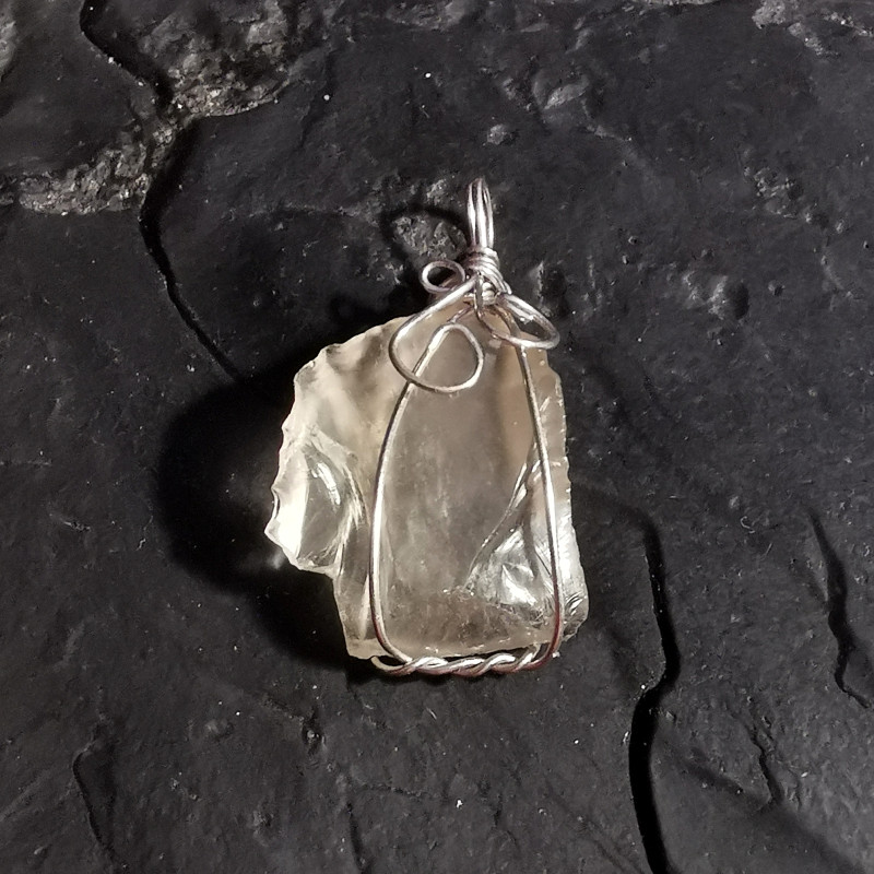 Verre libyque - Pendentif pièce unique 1 - 3e chakra de Catalogue pierres et cristaux