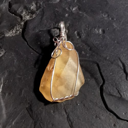Verre libyque - Pendentif pièce unique 2 - 3e chakra de Catalogue pierres et cristaux