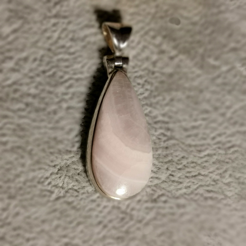 Manganocalcite - pendentif monté en argent 2 - 4ème chakra de Catalogue pierres et cristaux
