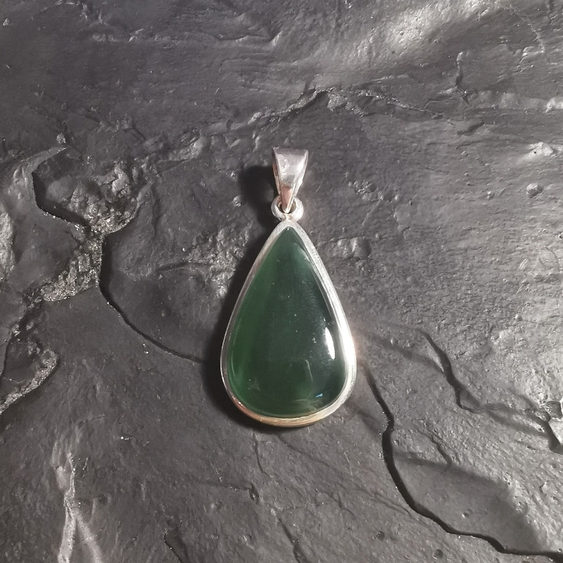 Jade néphrite - pendentif monté en argent 1 - chakra pistache de Pierres & Cristaux - Pièces uniques