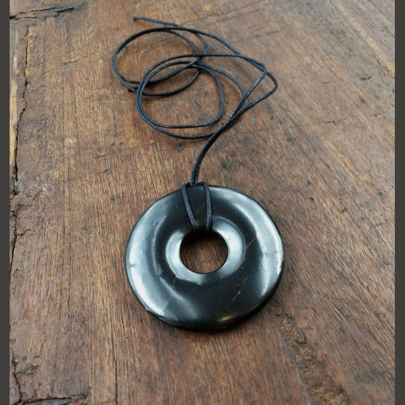 Pendentif donut en shungite de Catalogue shungite