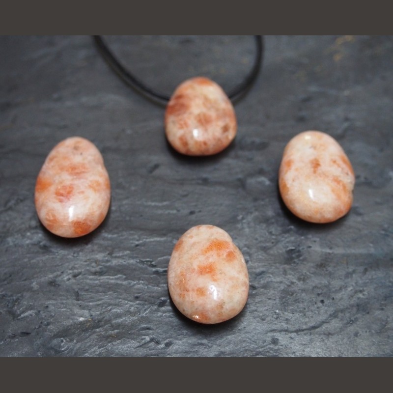 pierre de soleil naturelle - pendentif - 2e chakra de Catalogue pierres et cristaux