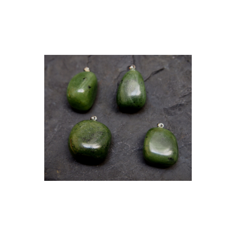 Jade néphrite - pendentif - chakra pistache de Catalogue pierres et cristaux