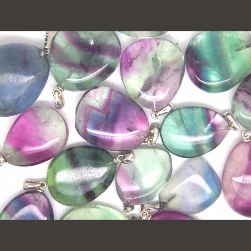 Fluorite - pendentif - 6ème chakra de Catalogue pierres et cristaux