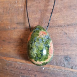 Unakite - Œuf de yoni L percé - chakra pistache de Pierres du chakra pistache