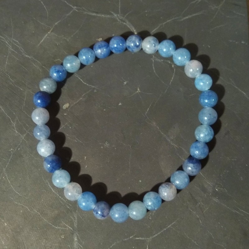 Quartz bleu - bracelet perles 6mm - 5eme chakra de Bracelets