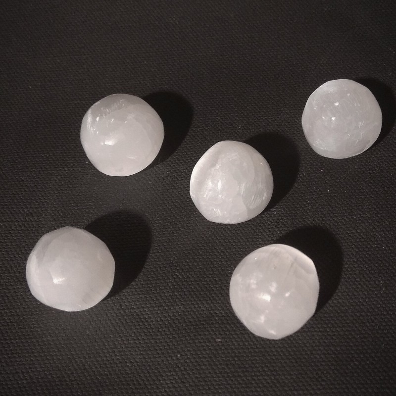 Sélenite - pierre roulée de Pierres du 6ème chakra