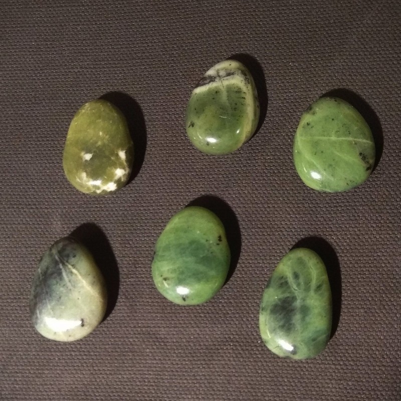 Pendentif de jade nephrite - chakra pistache