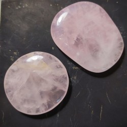 Quartz rose - pierre plate...